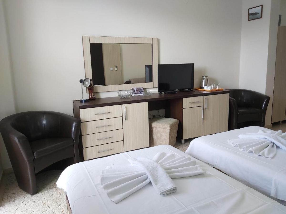 Hotel Zan Улцинь Экстерьер фото
