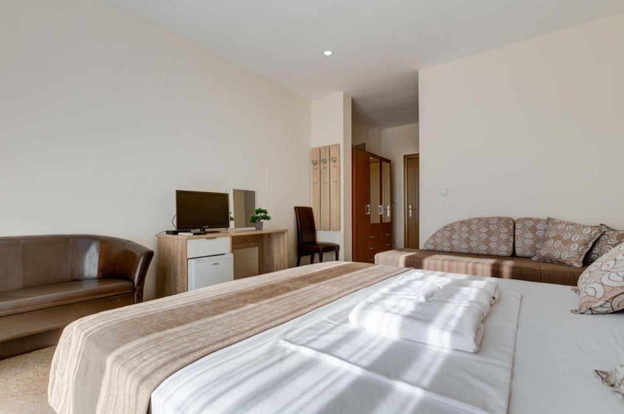 Hotel Zan Улцинь Экстерьер фото