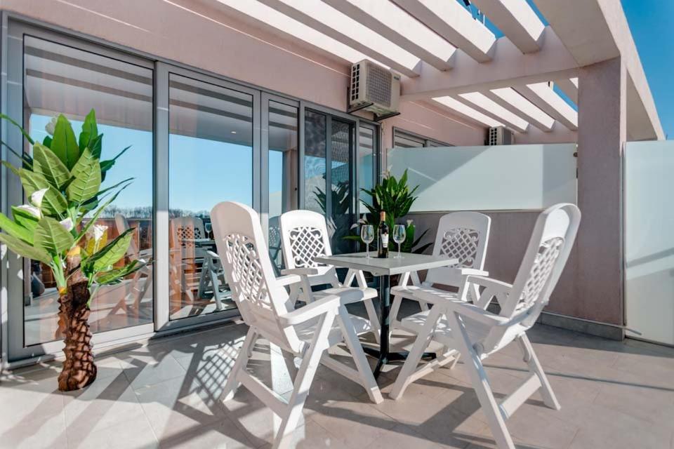 Hotel Zan Улцинь Экстерьер фото