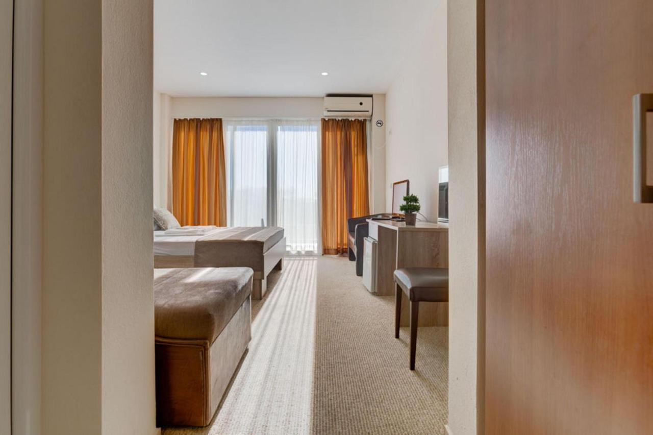 Hotel Zan Улцинь Экстерьер фото